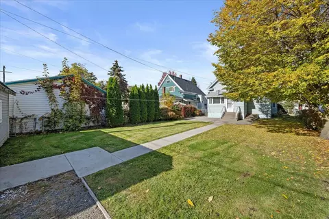 Exterior - 416 Ermina Ave, Spokane, WA 99207 photo 6 of 9