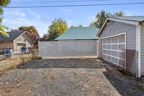 Exterior - 416 Ermina Ave, Spokane, WA 99207 photo 8 of 9