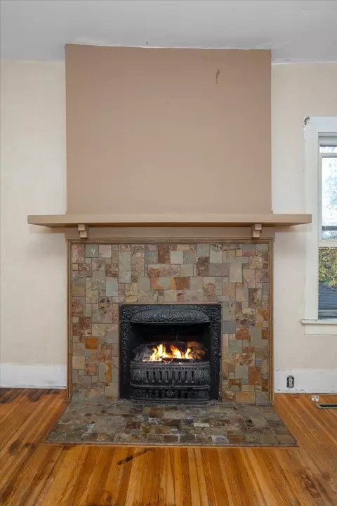 Living - 310 E 19th Ave, Spokane, WA 99203 photo 3 of 6