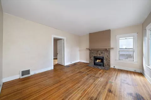 Living - 310 E 19th Ave, Spokane, WA 99203 photo 2 of 6