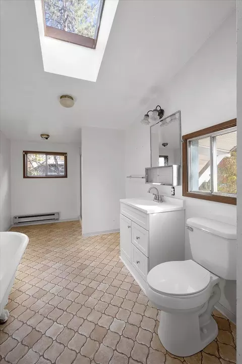 Bath - 310 E 19th Ave, Spokane, WA 99203 photo 3 of 3