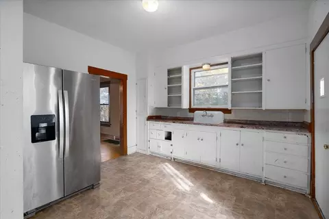 Kitchen - 310 E 19th Ave, Spokane, WA 99203 photo 2 of 3