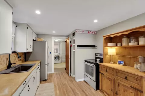 Kitchen - 7108 E 8th Ave, Spokane Valley, WA 99212 photo 2 of 3