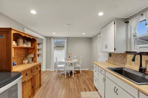 Kitchen - 7108 E 8th Ave, Spokane Valley, WA 99212 photo 3 of 3