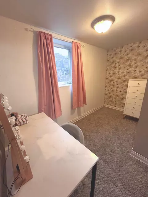 Bedroom - 1707 E Central Ave, Spokane, WA 99208 photo 4 of 4