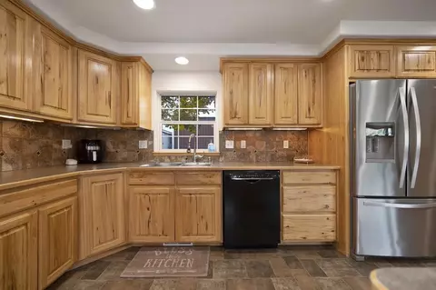 Kitchen - 1707 E Central Ave, Spokane, WA 99208 photo 3 of 5
