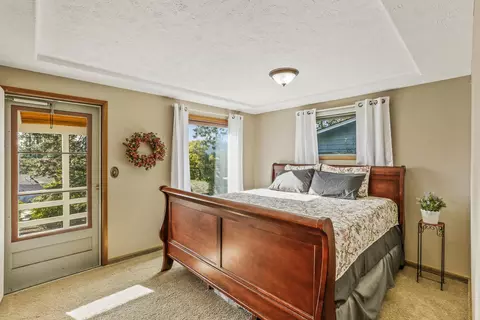 Bedroom - 11422 E 19th Ave, Spokane Valley, WA 99206 photo 1 of 7