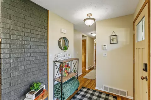 Entry Way - 11422 E 19th Ave, Spokane Valley, WA 99206 photo 2 of 3
