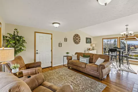 Living - 11422 E 19th Ave, Spokane Valley, WA 99206 photo 1 of 3