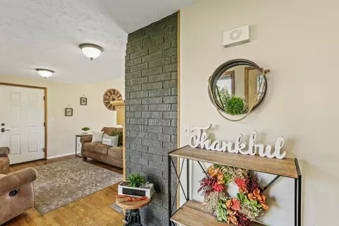 Entry Way - 11422 E 19th Ave, Spokane Valley, WA 99206 photo 1 of 3