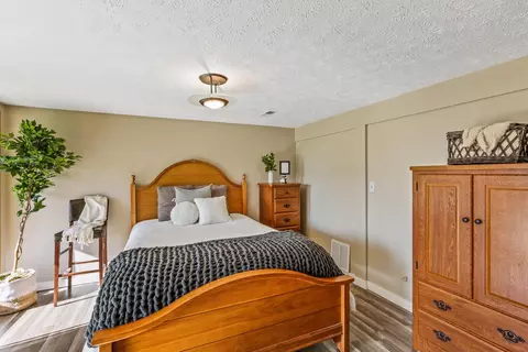 Bedroom - 11422 E 19th Ave, Spokane Valley, WA 99206 photo 6 of 7