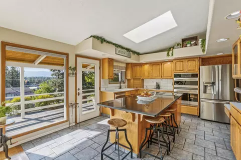 Kitchen - 11422 E 19th Ave, Spokane Valley, WA 99206 photo 3 of 3