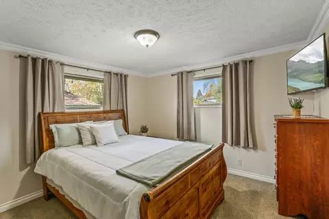 Bedroom - 11422 E 19th Ave, Spokane Valley, WA 99206 photo 3 of 7