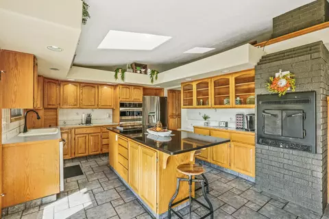 Kitchen - 11422 E 19th Ave, Spokane Valley, WA 99206 photo 1 of 3