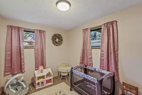 Bedroom - 11422 E 19th Ave, Spokane Valley, WA 99206 photo 5 of 7