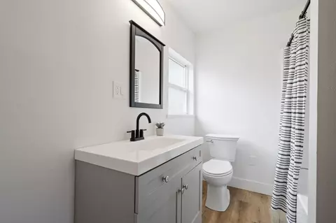 Bath - 2318 E Rowan Ave, Spokane, WA 99207 photo 1 of 1