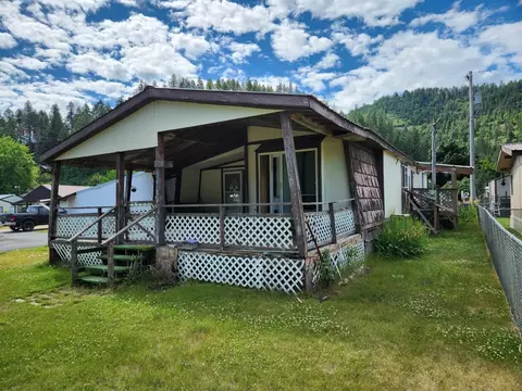 3792 W Bay Rd, Loon Lake, WA 99148