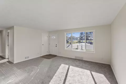 1637 E Rowan Ave, Spokane, WA 99207 photo 2