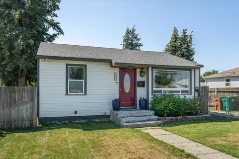 Exterior - 2418 E Hoffman St, Spokane, WA 99207 photo 5 of 16