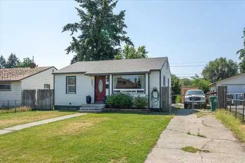 Exterior - 2418 E Hoffman St, Spokane, WA 99207 photo 2 of 16