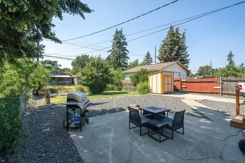 Exterior - 2418 E Hoffman St, Spokane, WA 99207 photo 8 of 16