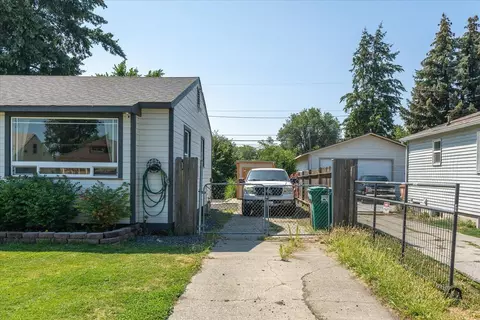 Exterior - 2418 E Hoffman St, Spokane, WA 99207 photo 16 of 16