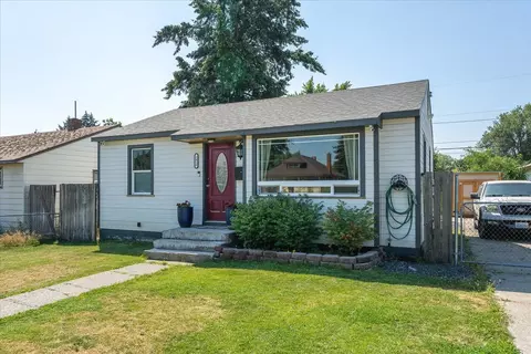 Exterior - 2418 E Hoffman St, Spokane, WA 99207 photo 4 of 16