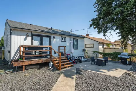 Exterior - 2418 E Hoffman St, Spokane, WA 99207 photo 6 of 16
