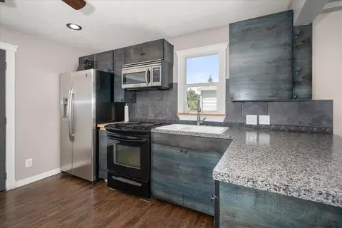 Kitchen - 2418 E Hoffman St, Spokane, WA 99207 photo 2 of 4
