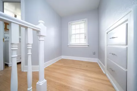 Entry Way - 410 E Hoffman Ave, Spokane, WA 99207 photo 3 of 6