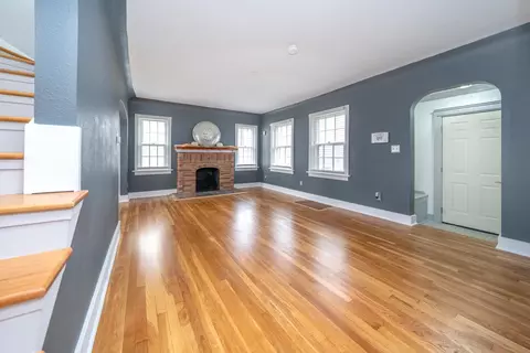 Living - 410 E Hoffman Ave, Spokane, WA 99207 photo 2 of 2