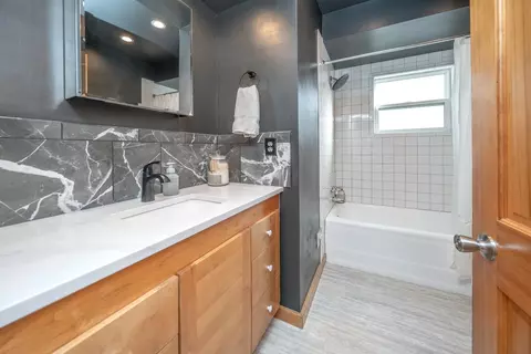 Bath - 410 E Hoffman Ave, Spokane, WA 99207 photo 1 of 3