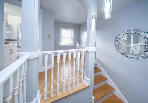 Entry Way - 410 E Hoffman Ave, Spokane, WA 99207 photo 4 of 6