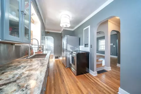 Entry Way - 410 E Hoffman Ave, Spokane, WA 99207 photo 1 of 6