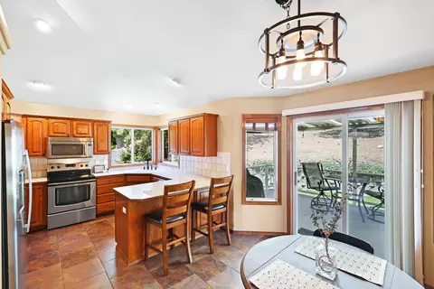 Kitchen - 713 E Huron Dr, Spokane, WA 99208 photo 5 of 6