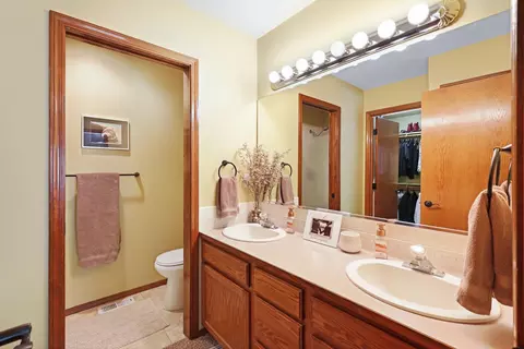 Bath - 713 E Huron Dr, Spokane, WA 99208 photo 1 of 5