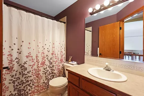 Bath - 713 E Huron Dr, Spokane, WA 99208 photo 2 of 5