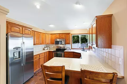Kitchen - 713 E Huron Dr, Spokane, WA 99208 photo 4 of 6