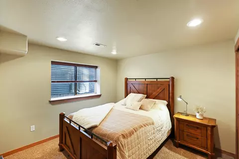 Bedroom - 713 E Huron Dr, Spokane, WA 99208 photo 5 of 5