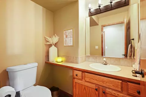 Bath - 713 E Huron Dr, Spokane, WA 99208 photo 5 of 5