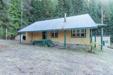 4842 Sullivan Lake Rd, Ione, WA 99139