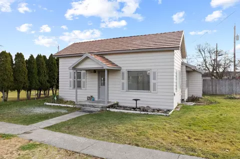319 W 4th St, Sprague, WA 99032