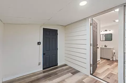 Entry Way - 515 E Sanson Ave, Spokane, WA 99207 photo 1 of 1