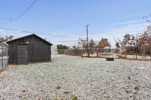 Exterior - 515 E Sanson Ave, Spokane, WA 99207 photo 4 of 8