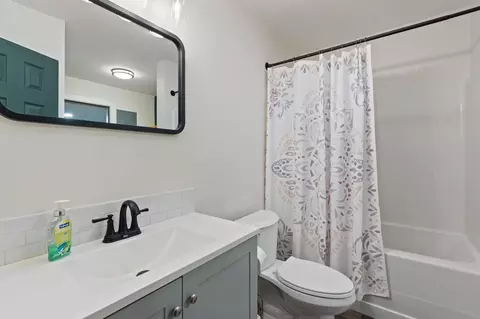 Bath - 515 E Sanson Ave, Spokane, WA 99207 photo 1 of 1