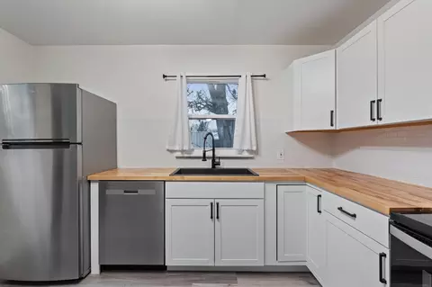 Kitchen - 515 E Sanson Ave, Spokane, WA 99207 photo 3 of 4