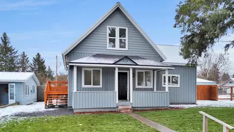 824 W 2nd St, Newport, WA 99156