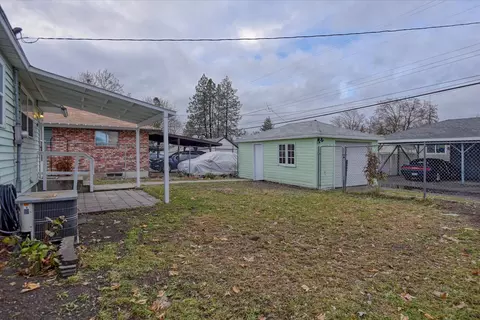 Exterior - 547 E Broad Ave, Spokane, WA 99207 photo 4 of 8