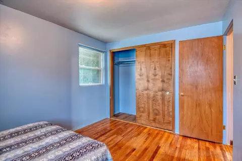 Bedroom - 547 E Broad Ave, Spokane, WA 99207 photo 2 of 4
