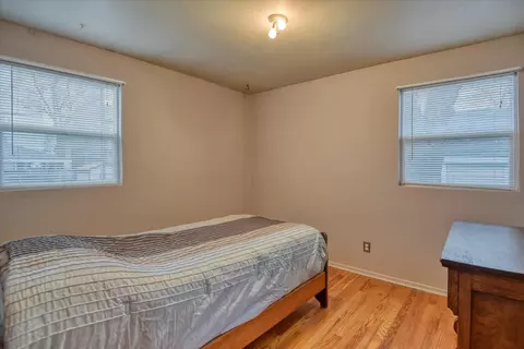 Bedroom - 547 E Broad Ave, Spokane, WA 99207 photo 4 of 4